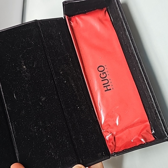 High Boss Paper Bag with glasses case - Picture 3 of 8